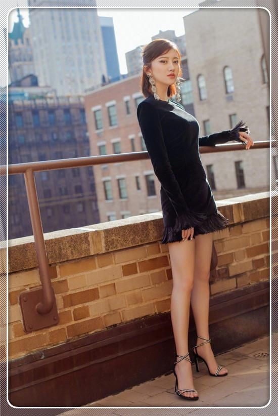 景甜坐姿真高明！双腿夹的没有一丝缝隙，网友：张继科太不称职了