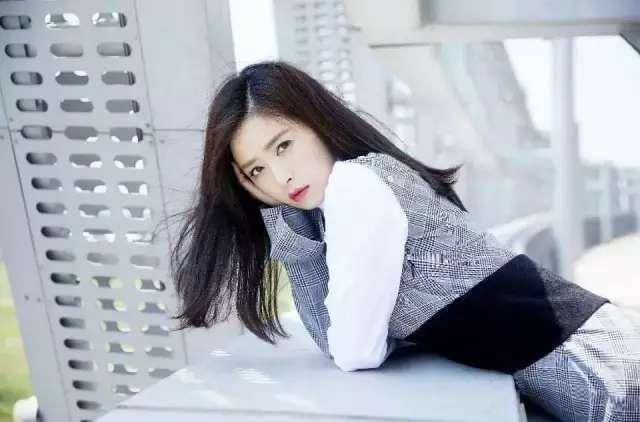 据说赵丽颖瘦了8斤? 为什么看起来却像老了10岁?