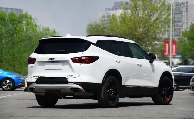  高配：中高配只卖丐版途昂价，237匹有9AT支持，5米大7座油耗7.4L