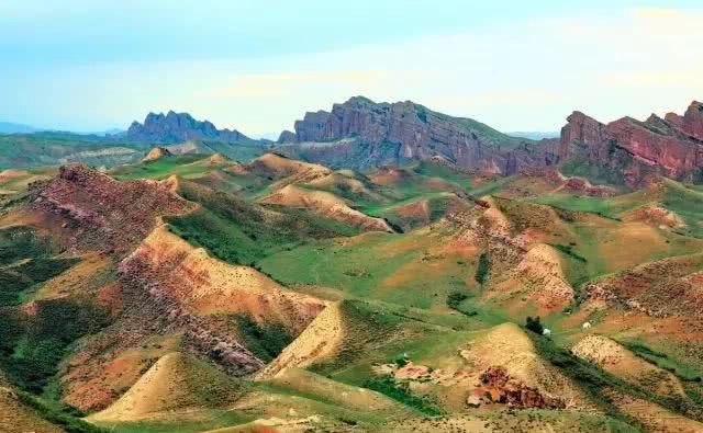 在新疆，有一种旅行，叫公路旅行