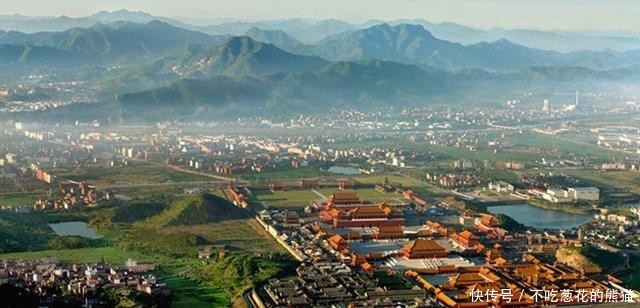 山寨最成功的案例,不仅比原版贵,人气还比原版高,你说气人不