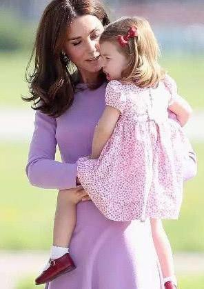 同是王的女人, 一个大方优雅, 一个知性端庄, 凯特和莱蒂齐亚谁更