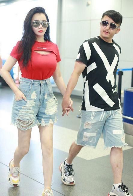 同穿红色，冉莹颖跟其他女星画风就不一样！网友：她在秀事业线！