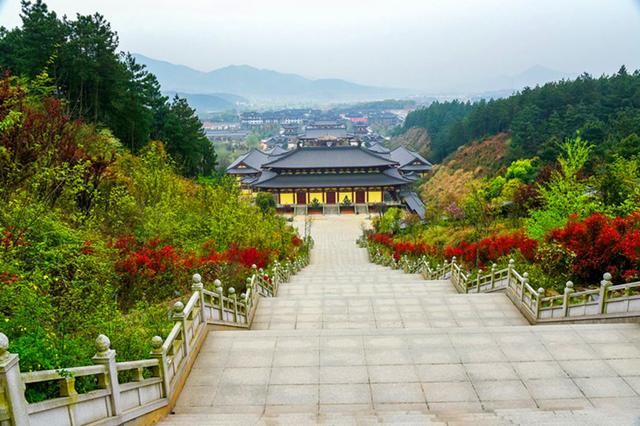 江西最值一览的景区，不是龙虎山和三清山，而是这座仙境般的名山