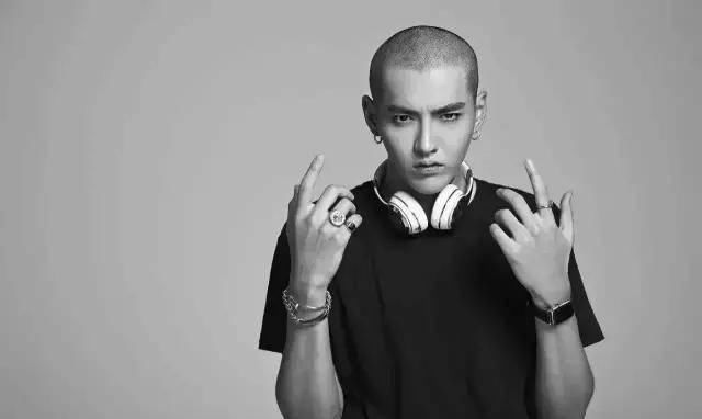 贾乃亮换了发型却变得这么成熟，这款发型果然是检验颜值的标准！