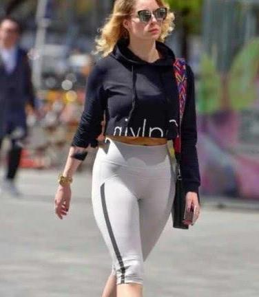 美不胜收的浅色系的打底裤穿搭也很迷人！