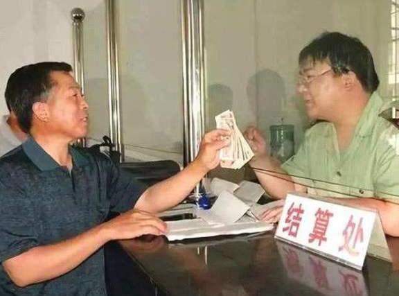 农村老人也可以领取养老金了，农民每年交1千元！每月能领多少？