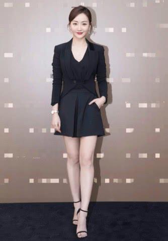 杨蓉穿超短裤都不算什么，转身那一刻才最惊艳，网友：不知道往哪