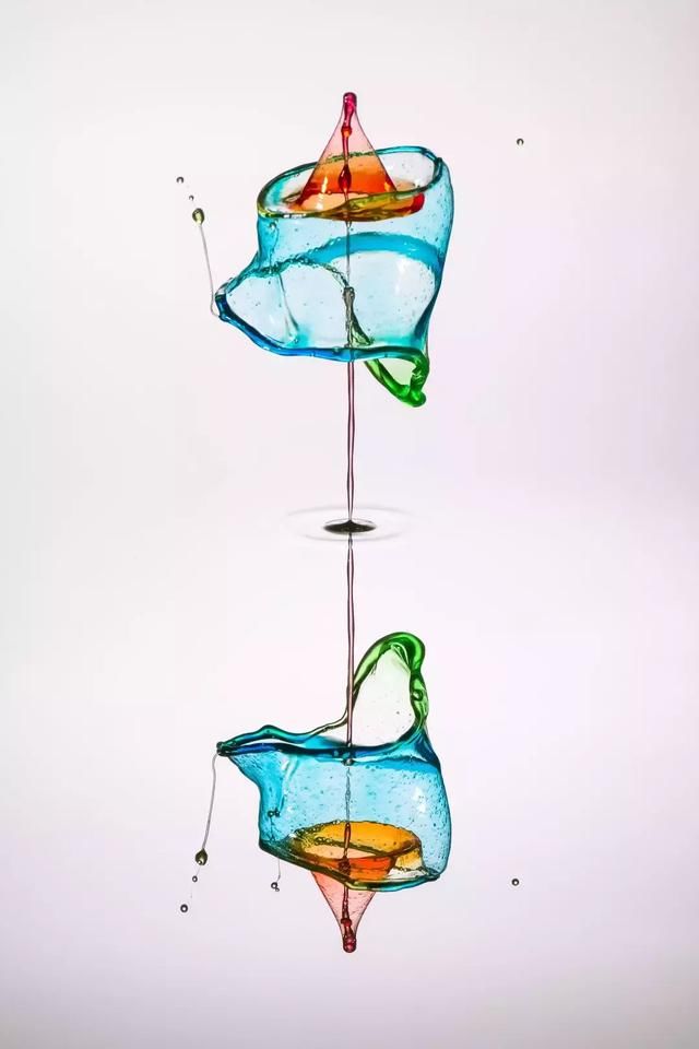 倒影,如水中月,似镜中花