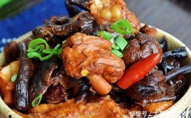  [小鸡炖蘑菇]北方妈妈常给孩子吃的菜，补充营养，喷香下饭，增强抵抗力身体棒