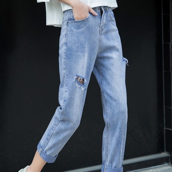 女人奔三以后，别老穿裙子，多穿这样的牛仔裤，显瘦显美特显高