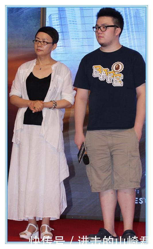 当56岁蔡明同台56岁宋丹丹，才知道保养与不保养的差距有多大