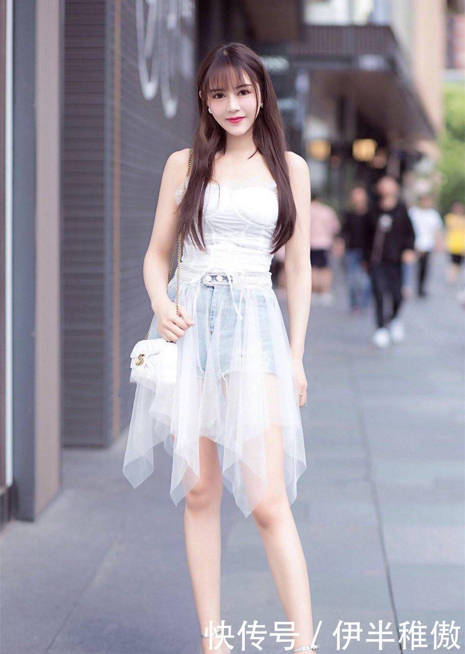  『女人味』炎炎夏日，穿裙装的美女搭配高跟鞋最有女人味