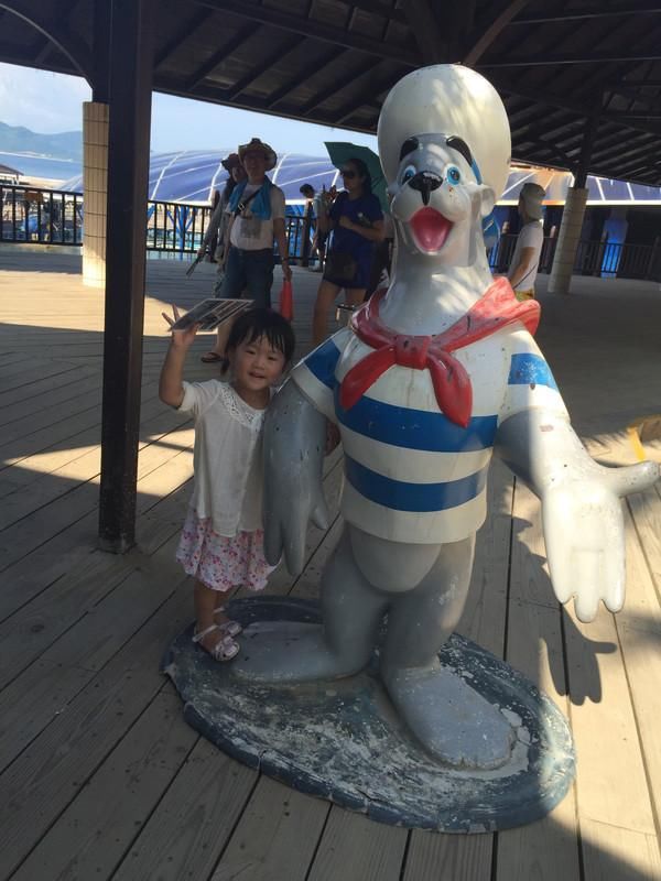 带上两个小宝去三亚旅游,吃三亚的海鲜