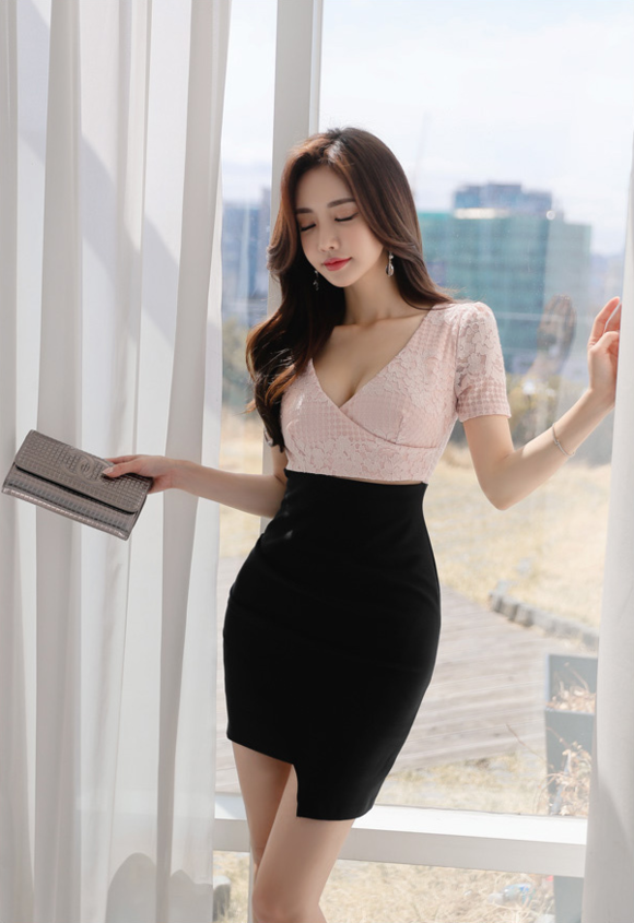 女神孙允珠，锦瑟晚樱潇雨柔花水韵半袖裙