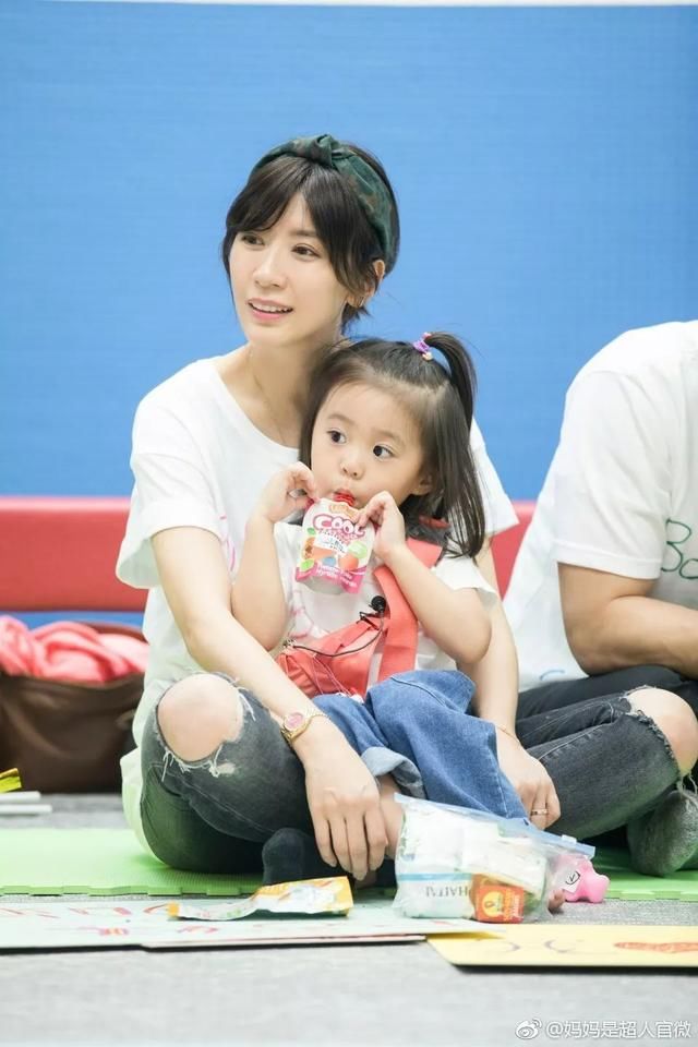 有了这些爱抢镜的萌娃，辣妈们连凹造型都省了！