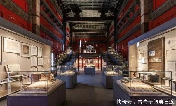 日本姑娘到中国旅游,看到故宫的名画大喊:这不就是我吗?