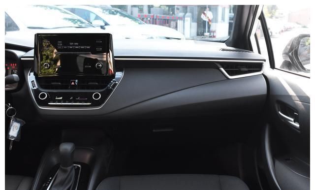  【汽车品牌】跟大家曰产对比，丰田汽车的这个平级车改善较大 ，操纵也有所提高