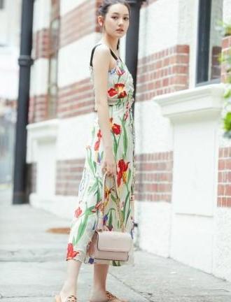 她美貌不输迪丽热巴，公司老板是杨幂的好朋友，穿搭时尚女神范！