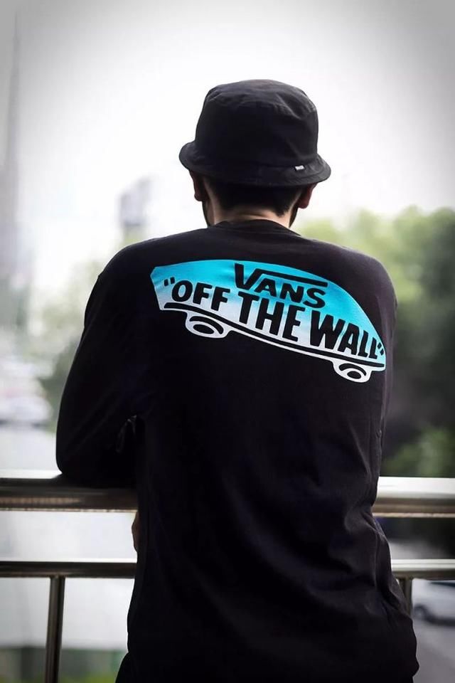 不仅吸金还吸睛!近期街头最 “炸” 的鞋就是这双了!