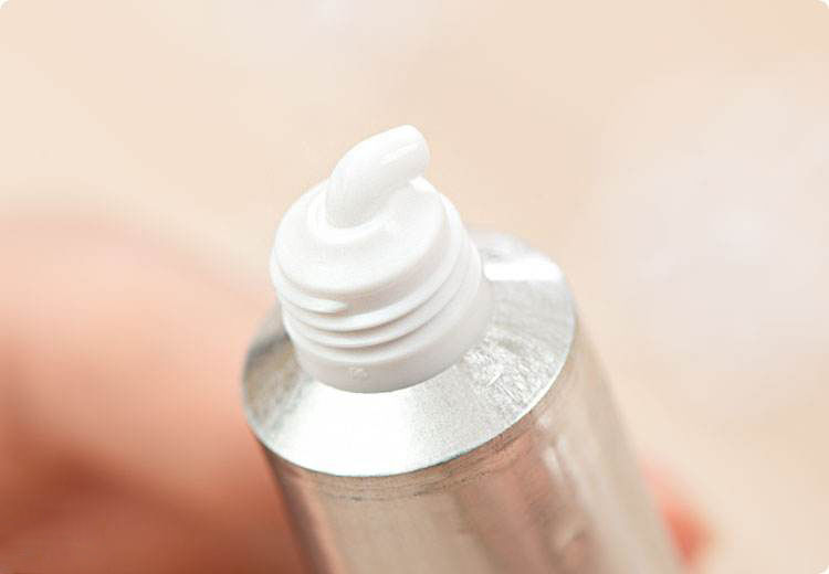 新发现，药铺又一种便宜乳膏，睡前挤点涂脸，脖子，纹乖乖跑