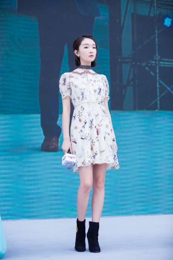 谁说矮个子不能把衣服穿出女神范？周冬雨教你完美诠释！