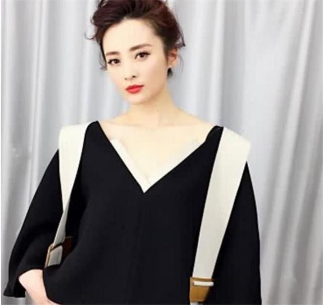 人到四十还如此水灵，真想问问蒋勤勤是不是吃了“防腐剂”!