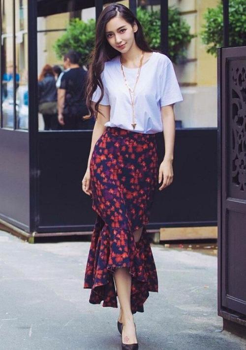 沈月精修图难掩粗腿，看阿娇baby邓紫棋如何用穿搭掩盖身材短板