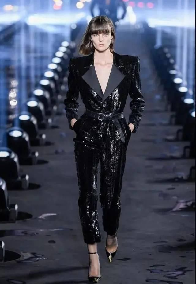  [秀场]2020女装流行趋势：7种秀场设计细节/改良风衣 2021春夏女装核心夹克！