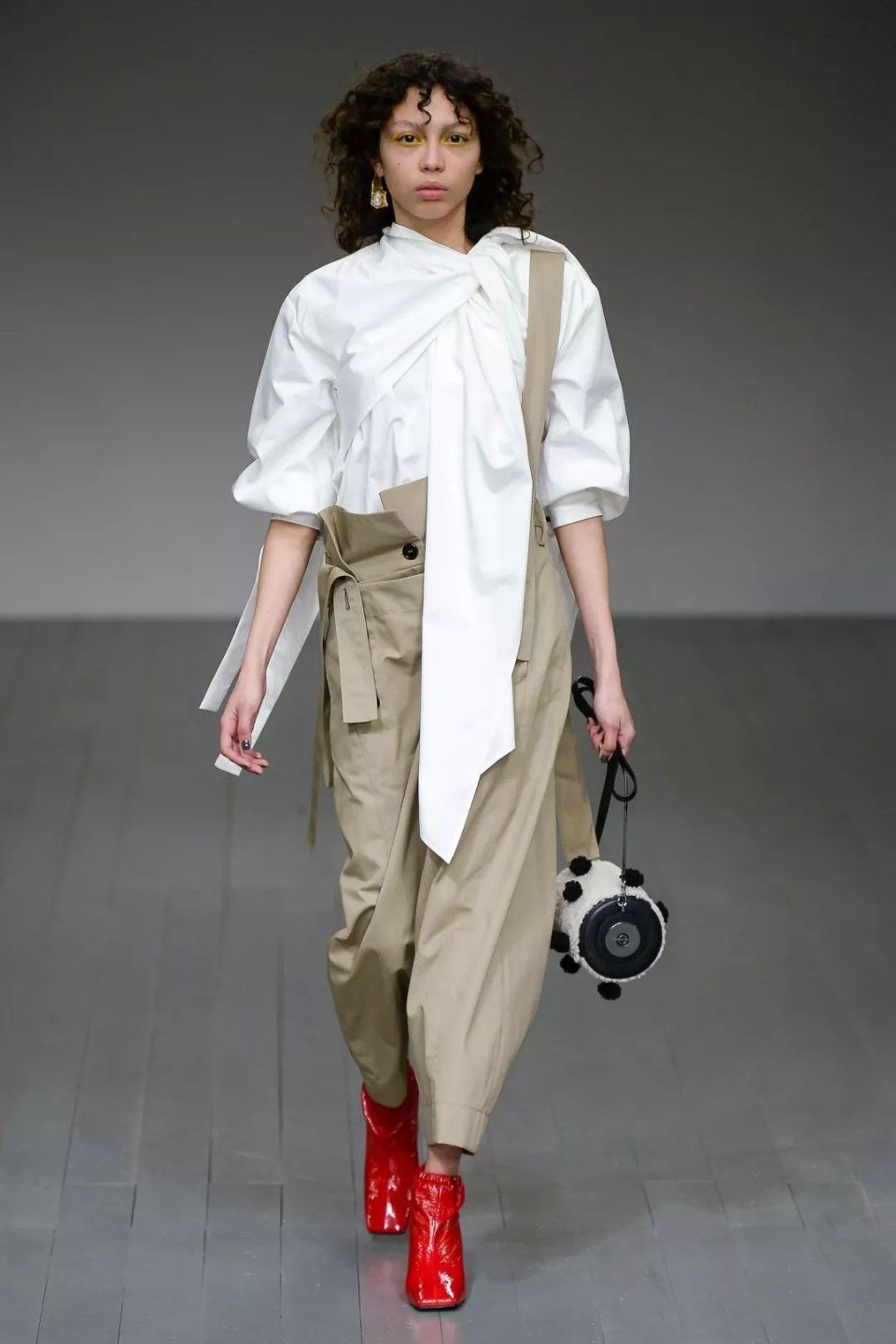 如何才能坐上四大时装周秀场的头排?