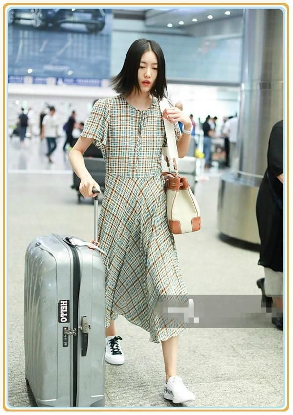 看了何穗的长裙，再看看刘雯，才知道质朴美和潮流美的差距有多大