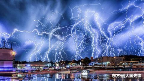 南美最神奇的村子，一年有260天在闪电，每隔3秒钟就出现一次