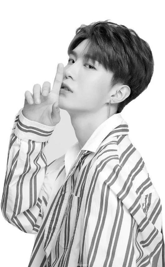 张艺兴是摇钱树?朱一龙签霸王合同?范丞丞掉粉严重?阚清子点赞出