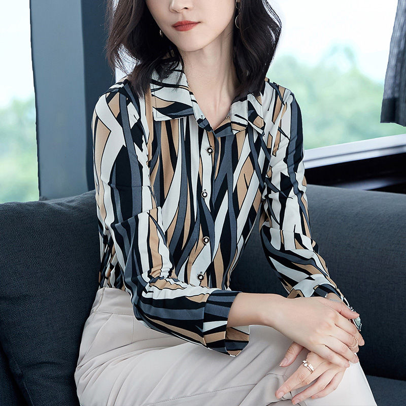 今年特火的雪纺衫，洋气高级，再搭一条铅笔裤，简直美爆了