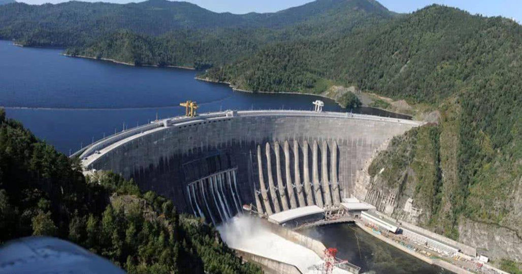 四川境内建设继三峡工程后的全国第二大水电站，十万居民集体搬迁