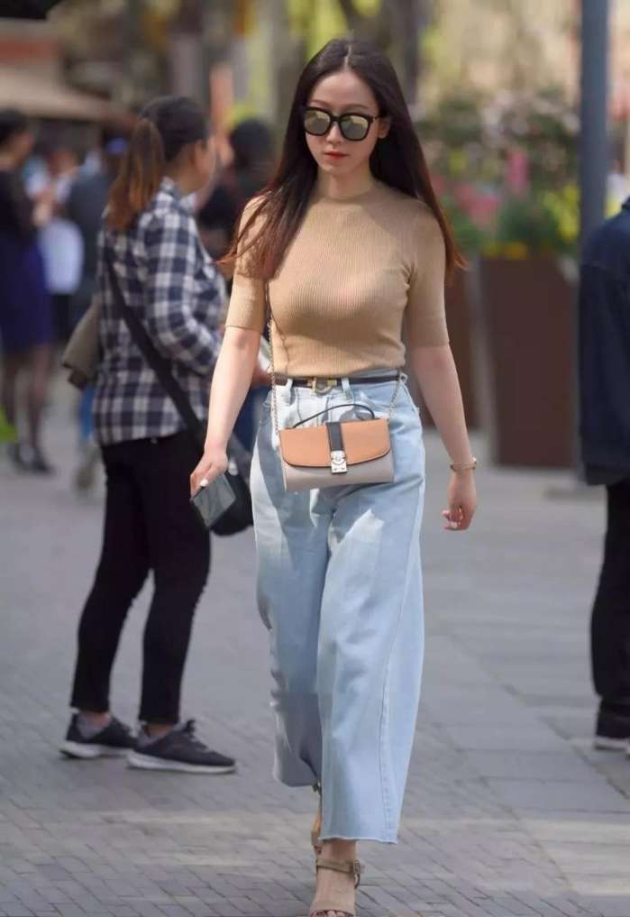 紧身裤和阔腿裤的优势是有所不同的,你喜欢谁呢?