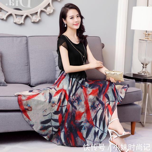  『优雅』50岁女人要优雅，更要时髦，穿这几款真丝裙让你典雅高贵显年轻