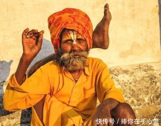 印度街头看到这些僧人，千万不要一直盯着或上去拍照，否则会后悔
