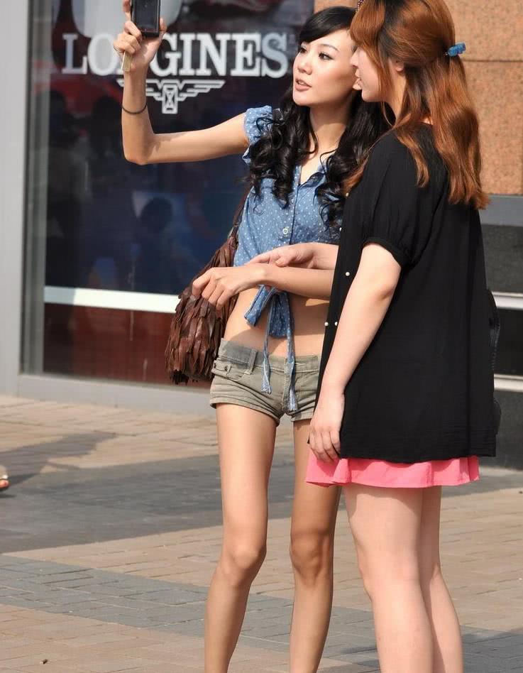 让人羡慕又可怕的身材，小姐姐你这小短裤真小，小编就怕小姐姐的