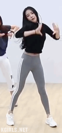 热议！穿在别人身上是灾难的裤子，穿在孙娜恩身上直接断货！