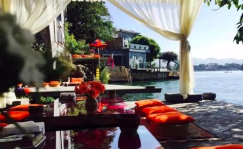 杨丽萍3500万宫殿开放，最低消费100元一小时，美轮美奂虽贵也值