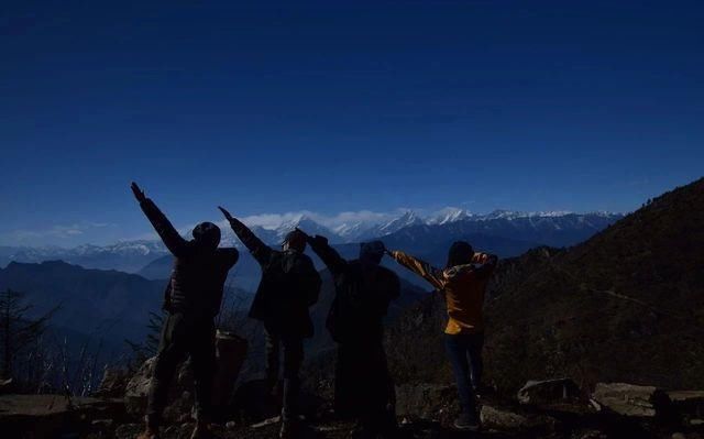 飙拢“川西咽喉”耍雪，打卡无边池的网红云海，元旦就去这！