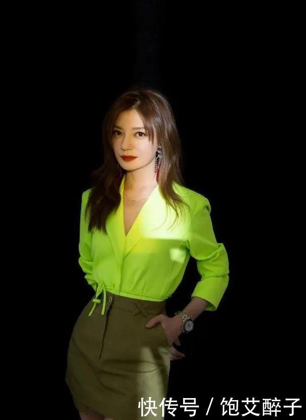  「感觉」衬衫外套加上t恤，迷人又有淑女范