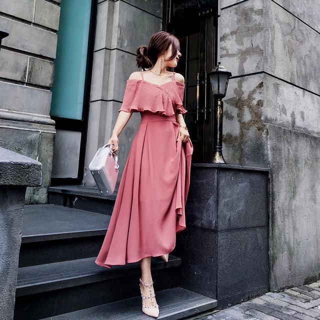 姑娘真大胆，穿这样的连衣裙，你竟然敢出门，是不是逛街要回头率