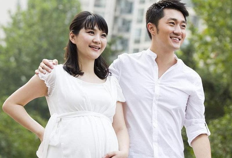  『乱成一团』妻子怀孕做超以为是双胞胎，孩子出生后，家人乱成一团