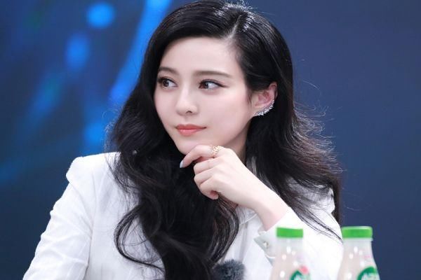 洪金宝首度回应，短短10个字，身处舆论顶峰的范冰冰又被火上浇油