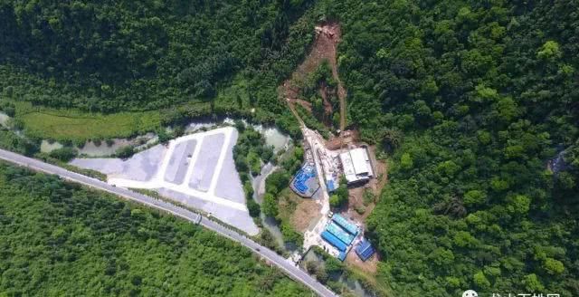 花垣附近的乌龙山大峡谷索道已建成，即将投入使用