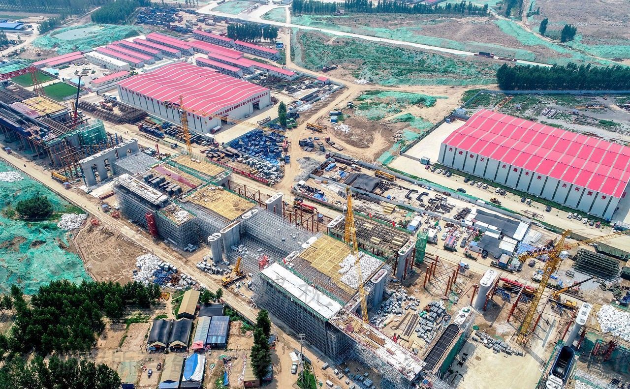 雄安新区:京雄城际铁路雄安站开工一年半，高空航拍工地如线路板