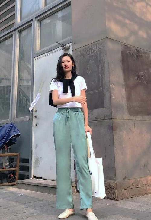 女人@2020流行“奶奶衫+裤”,满满暗撩感!作为女人,我都忍不住心动