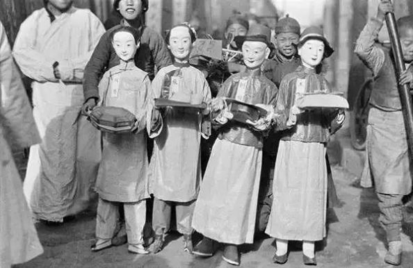  「发现」美国人在鞋盒里发现了6000张中国老照片